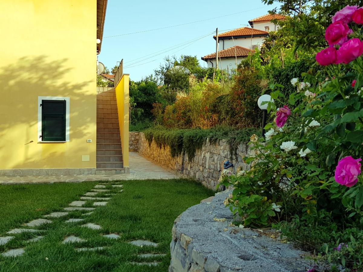 Casa Laura Villa Imperia Buitenkant foto